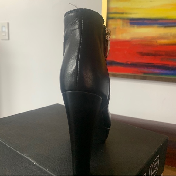 Cesare Paciotti Women’s Black Leather Ankle Booties Size 36 & fits 6.5-Stunning! - Picture 5 of 15